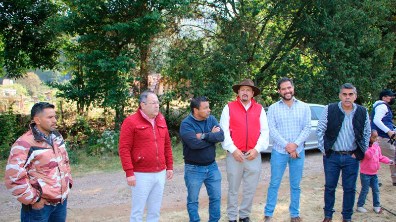 Edil de Ciudad Hidalgo visita a los habitantes de la tenencia de Agostitlán 