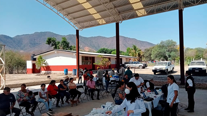 Acerca Salud Michoacán servicios médicos gratuitos a localidades de Apatzingán