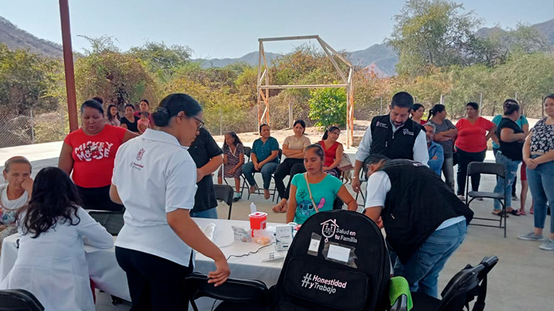 Acerca Salud Michoacán servicios médicos gratuitos a localidades de Apatzingán