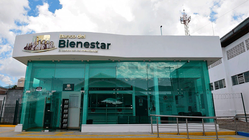 Se registran largas filas para cobrar pensiones del Banco Bienestar en diferentes estados de la república 