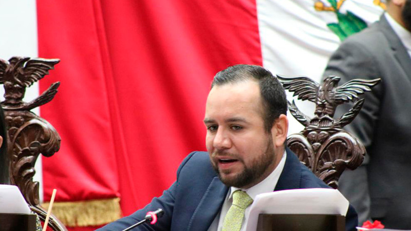 Propone Reyes Galindo que se otorgue seguro de gastos médicos a estudiantes de nivel básico en Michoacán 