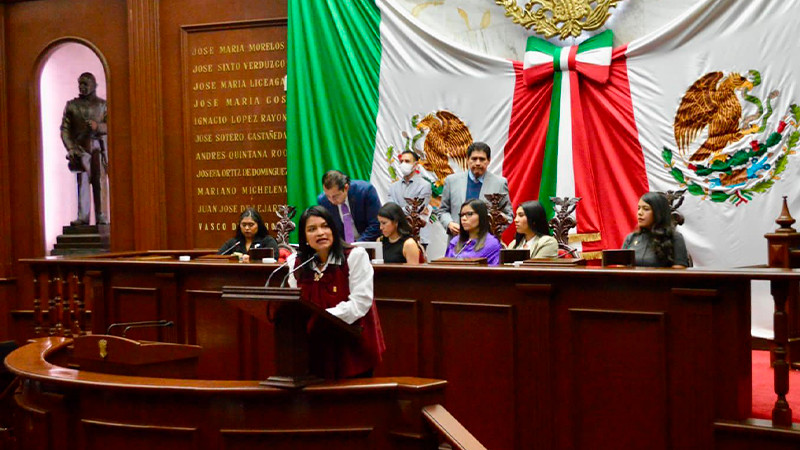 Mujeres, vitales para el progreso de Michoacán: Eréndira Isauro 