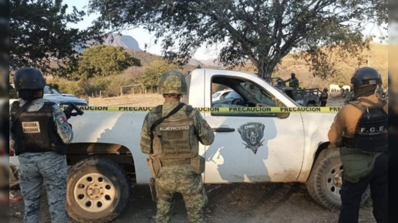 Matan a dos militares y hieren a teniente en balacera contra La Familia entre Michoacán y Guerrero: Abaten a jefe de plaza y cuatro sicarios 