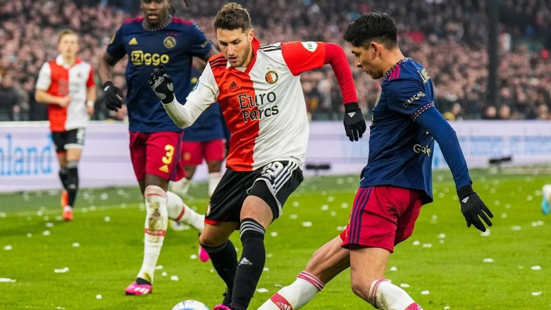 Santiago Giménez y Edson Álvarez anotan en el clásico holandés; se lleva la victoria el Feyenoord 