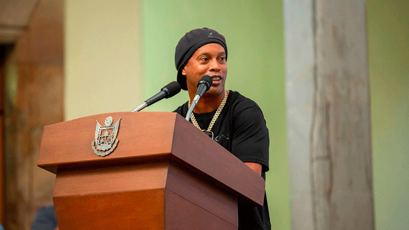 Ronaldinho es el embajador de la paz en reapertura al público del Estadio Corregidora, en Querétaro