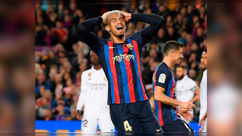 El Futbol Club Barcelona confirma lesión de Ronald Araujo 