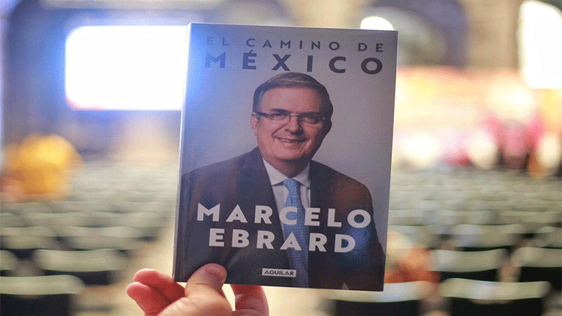 Marcelo Ebrard presenta su libro “El camino de México” en la Feria del Libro del Palacio de Minería  