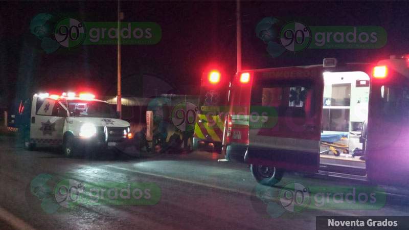 Tripulantes de motocicleta se accidentan sobre la Alterna a Villagrán en Celaya, Guanajuato; una murió 