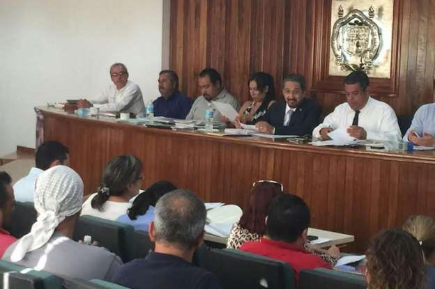 Entre 6 y 8 los trabajadores que no laboran,  no 140 como asegura rectoría: SUEUM 