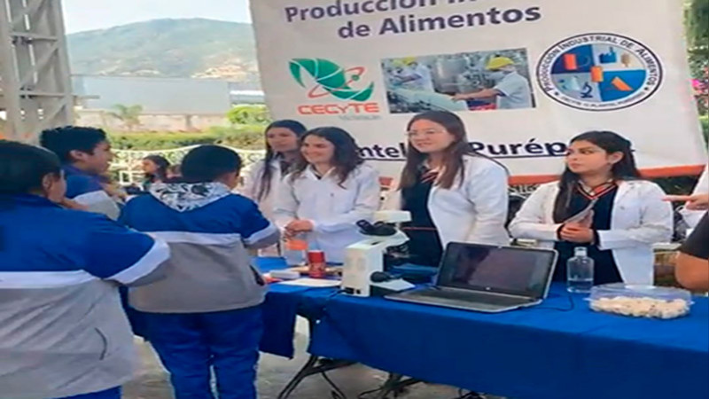 Acerca Cecytem oferta educativa a jóvenes de Purépero 