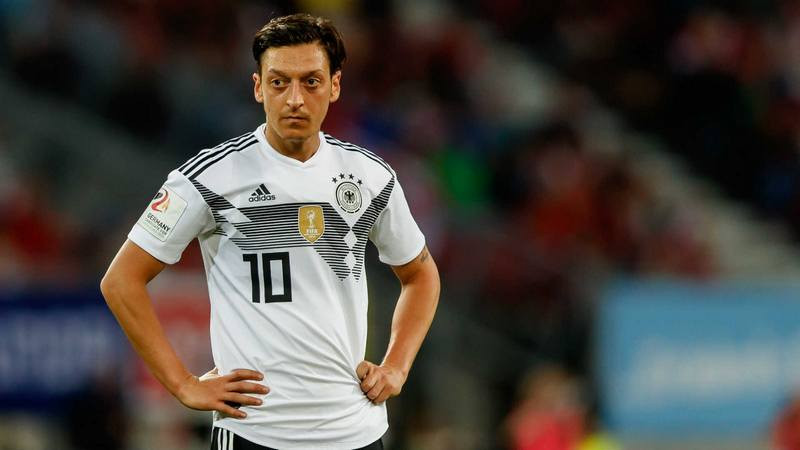 El internacional alemán, Mesut Özil, anuncia su retiro del fútbol profesional 
