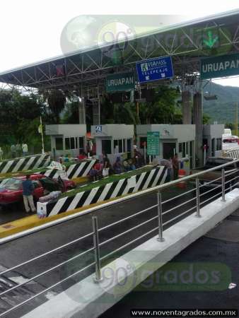 Toma CNTE casetas en autopistas de Michoacán - Foto 1 
