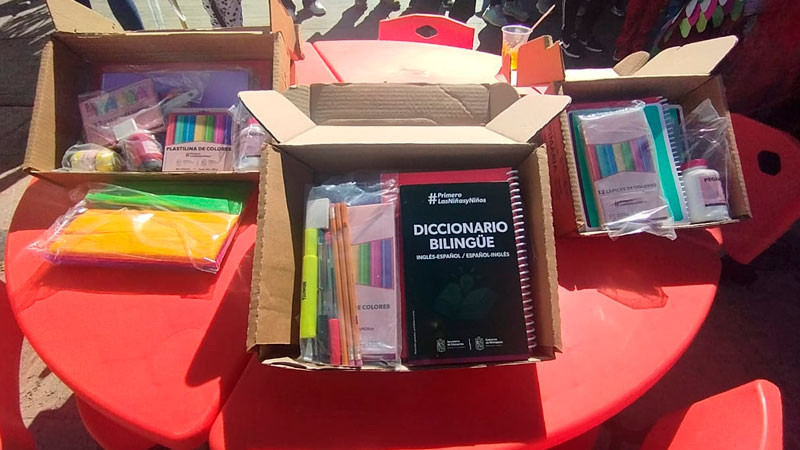 Entrega Secretaría de Educación lentes y material escolar a 41 planteles en Michoacán