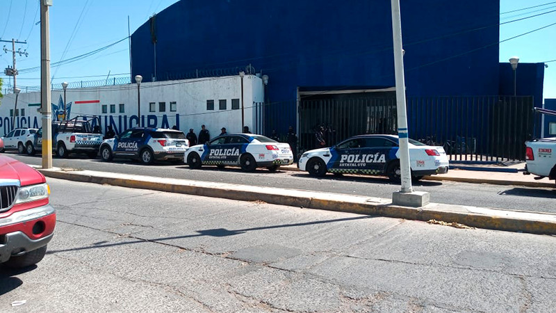 Policia estatal de Guanajuato realiza sorpresivo operativo a la policía municipal de Villagrán 