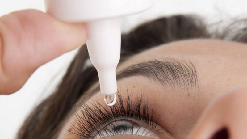 Gotas para los ojos contaminadas con bacteria suman tres muertes en Estados Unidos 