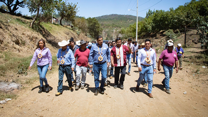 En Caltzontzin, Nacho Campos refrenda su compromiso con las comunidades 