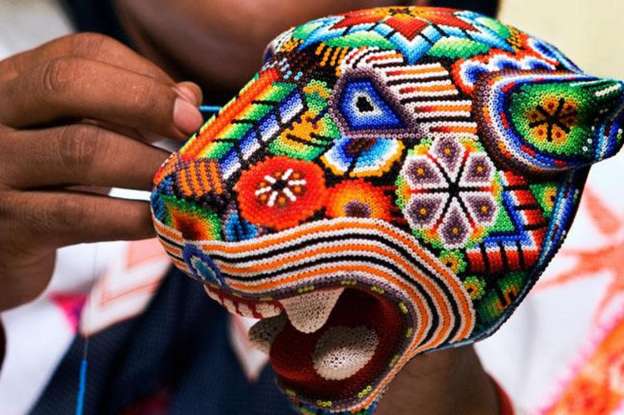 Michoacanos dominan en artesanía textil 