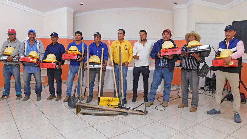 Entregan equipo a brigada contra incendios en el municipio de Ocampo
