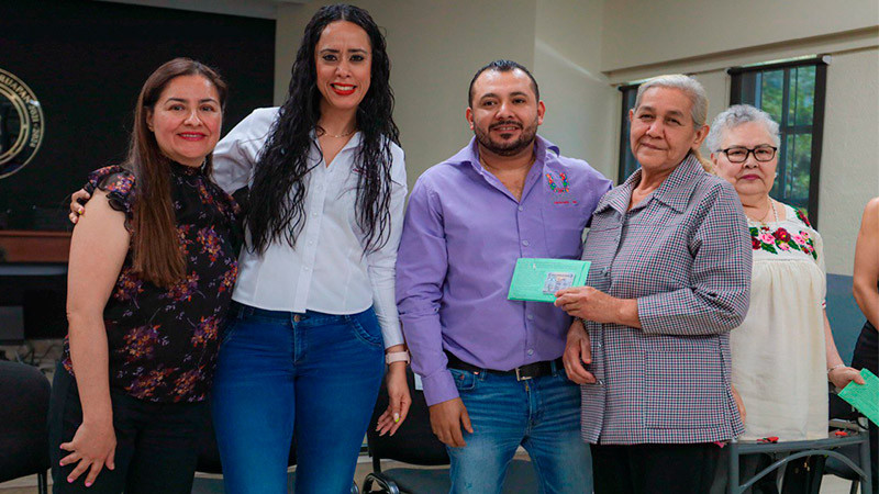 Gobiernos de Nacho Campos y estatal cumplirán el sueño de adultos mayores de reunirse con sus familiares 