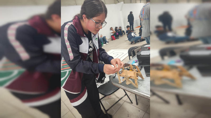 Compiten alumnos del Cecytem en torneo nacional de robótica 
