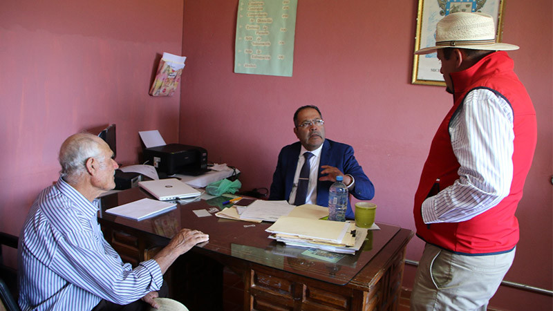 Presidente Municipal de Ciudad Hidalgo visita la Tenencia El Caracol para escuchar y atender sus necesidades 