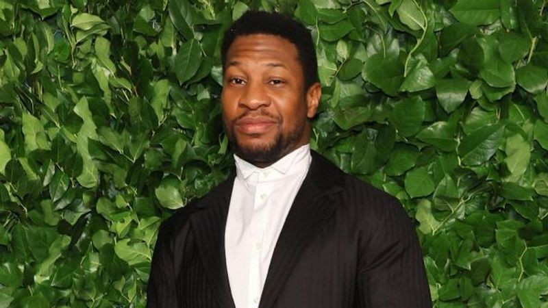 Detienen al actor hollywoodense Jonathan Majors por presuntamente agredir a una mujer 