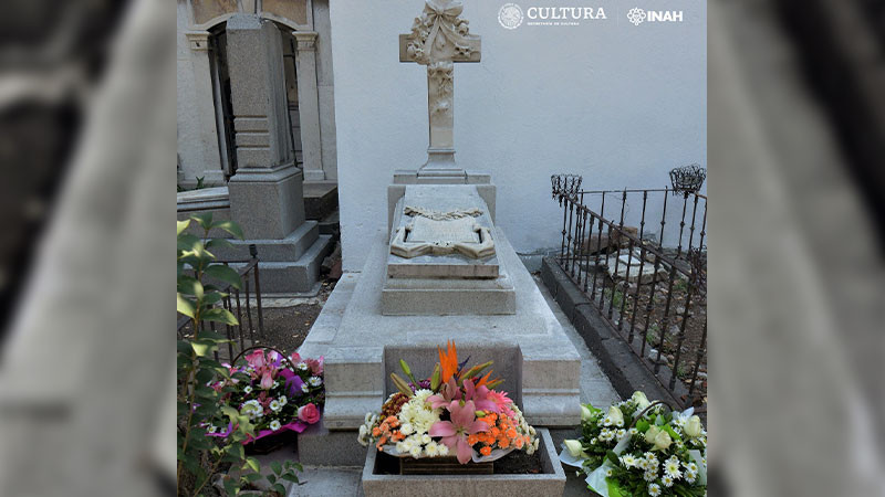 Entregan monumento funerario de Xavier Villaurrutia, tras su restauración
