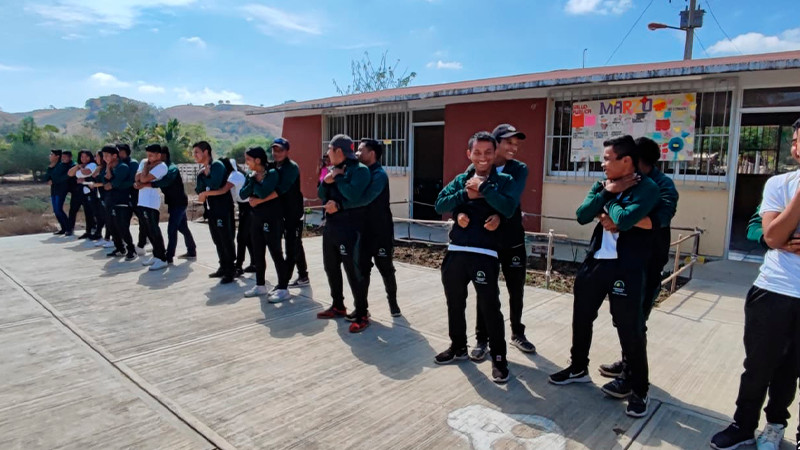 Capacita Salud Michoacán en primeros auxilios a alumnos y docentes de Aquila