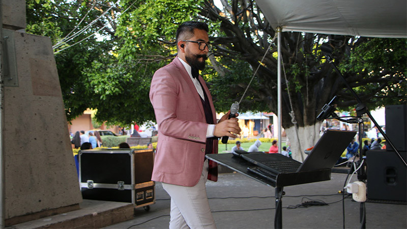 Se presenta el cantante de música versátil, Ramiro Andréi Olivares, en el Domingo de Grandeza Cultural, en Ciudad Hidalgo 