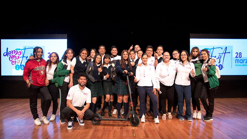 Juventud Michoacana hackea la democracia 