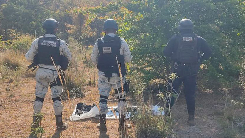 Aseguran elementos de la Guardia Nacional y Guardia Civil dos armas largas en Hidalgo, Michoacán 