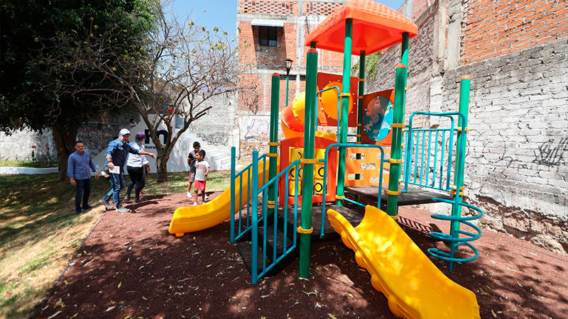 Alfonso Martínez convierte espacio abandonado en parque recreativo
