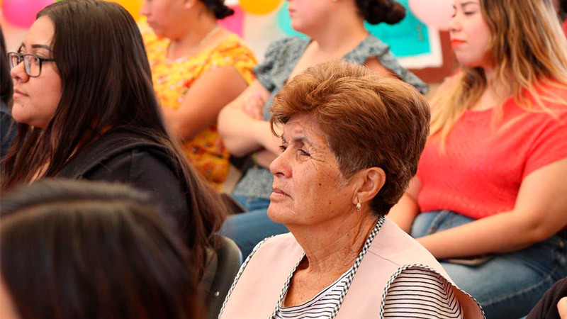 Lleva Bienestar a Ziracuaretiro afiliación al programa de mujeres con cáncer 