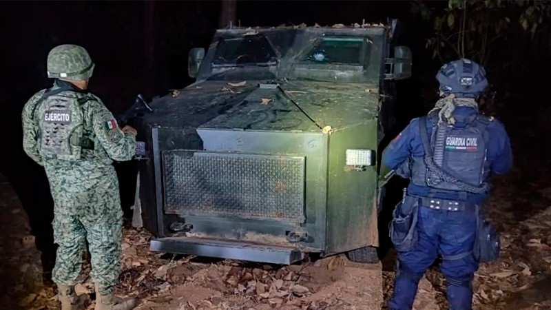Localizan, aseguran y destruyen vehículo con blindaje artesanal, en Tancítaro, Michoacán
