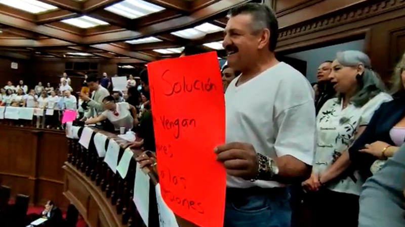Se suspende sesión en el Congreso de Michoacán por protestas  