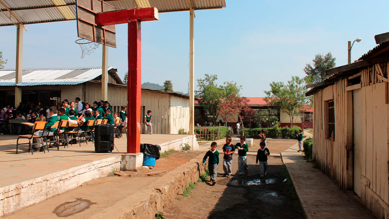 Avanza reordenamiento en SEE Michoacán; regulariza propiedad de 98 escuelas