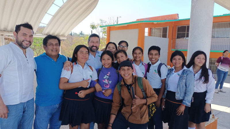 Imparte Cecytem clases de náhuatl a estudiantes de la Costa Michoacana  