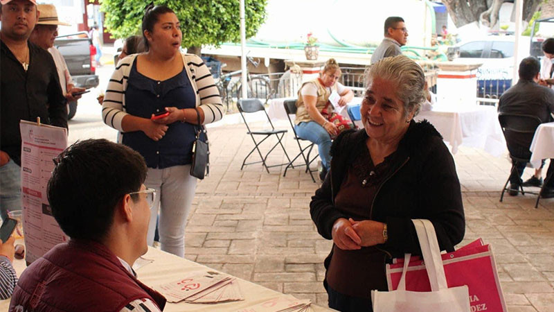 Acercan a Acutzio inscripción al programa de mujeres con cáncer