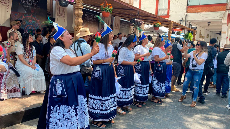 Da inicio la 62 edición del Tianguis Artesanal del Domingo de Ramos en Uruapan, Michoacán