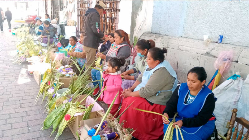 Da inicio la 62 edición del Tianguis Artesanal del Domingo de Ramos en Uruapan, Michoacán
