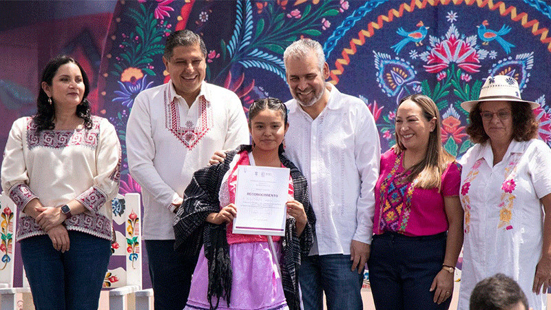  Por primera vez, galardonan a infantes en Concurso de Indumentaria Tradicional 
