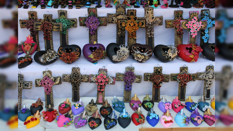 Inicia con éxito 3ª Edición de la Expo Feria Artesanal Cruz de Barro de la Tenencia de Capula