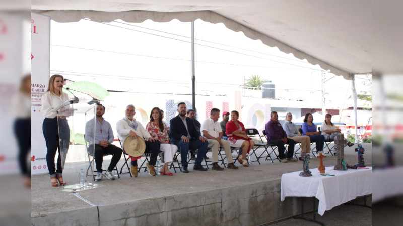 Inicia con éxito 3ª Edición de la Expo Feria Artesanal Cruz de Barro de la Tenencia de Capula
