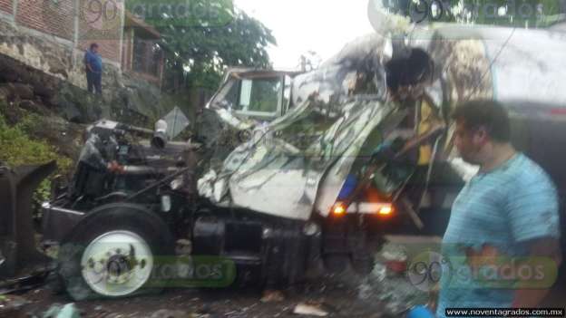 Daños materiales deja accidente múltiple en Tocumbo - Foto 1 