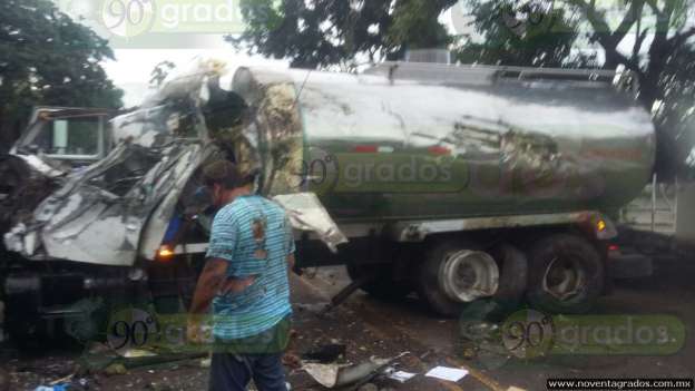 Daños materiales deja accidente múltiple en Tocumbo - Foto 2 