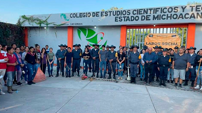 Alumnos del Cecytem y Ejercito dan mantenimiento a plantel de Buenavista