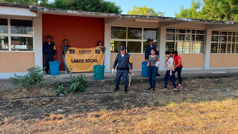 Alumnos del Cecytem y Ejercito dan mantenimiento a plantel de Buenavista