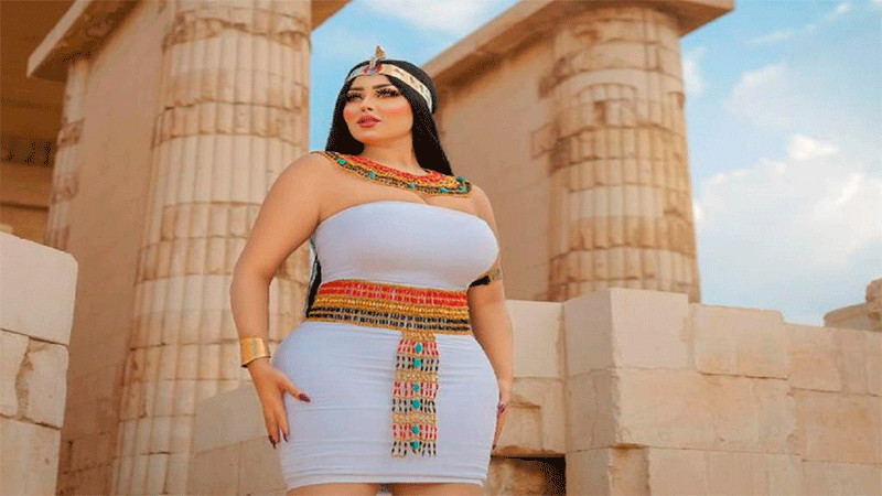 Modelo egipcia detenida por 'despertar los instintos sexuales'; espera juicio 