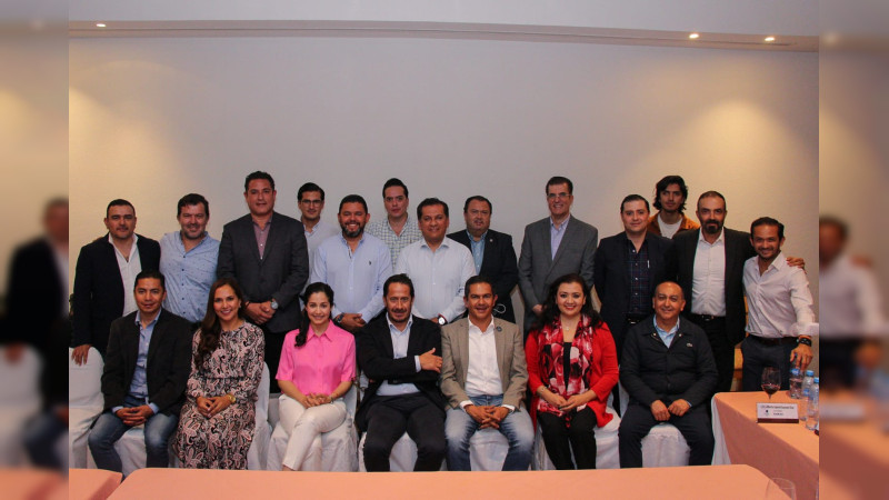Sumar esfuerzos para mejorar desarrollo, propone Sedeco a Grupo Michoacán