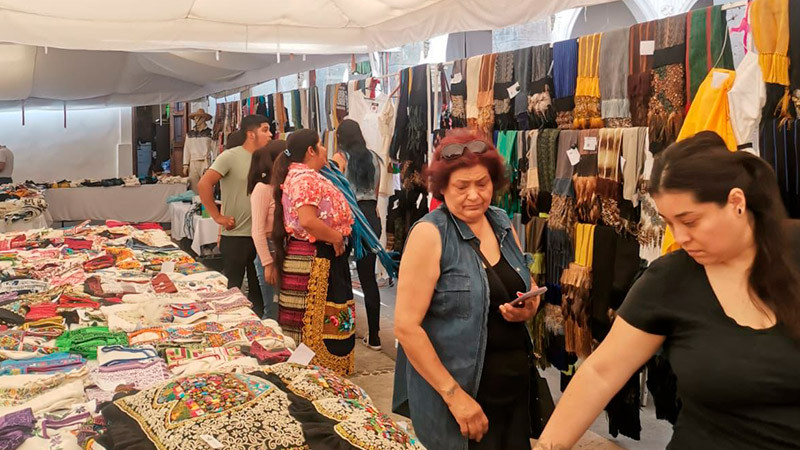 Van 835 piezas vendidas del Concurso Estatal de Artesanías de Uruapan 
